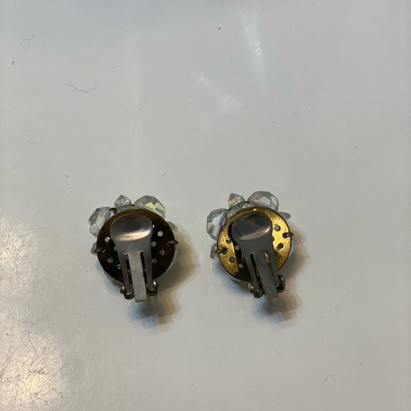 1950’s Glamorous Vintage Clip On Earrings - Picture 3 of 4